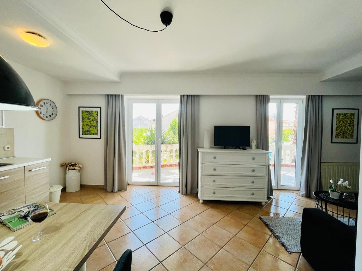 Apartments And Rooms Matesa Vodice Kültér fotó