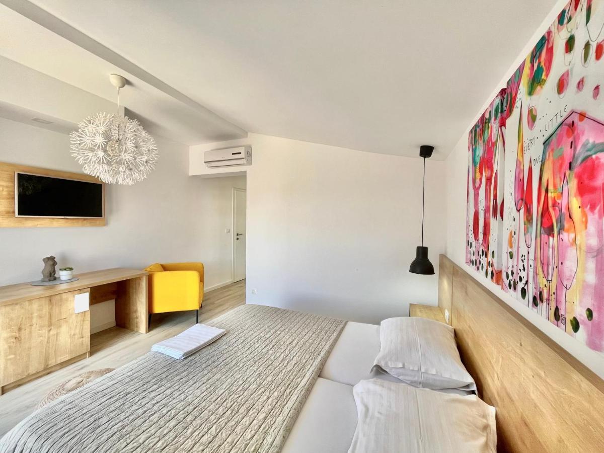 Apartments And Rooms Matesa Vodice Kültér fotó