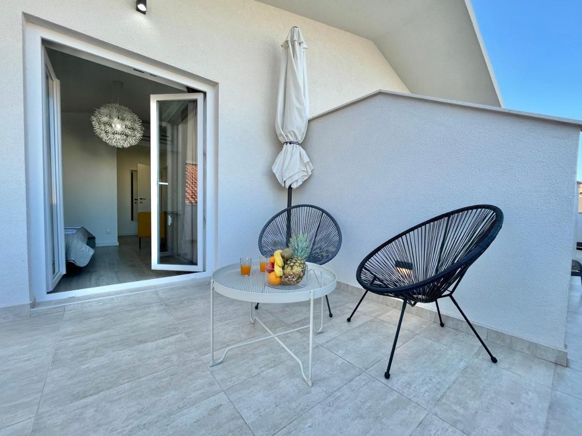 Apartments And Rooms Matesa Vodice Kültér fotó