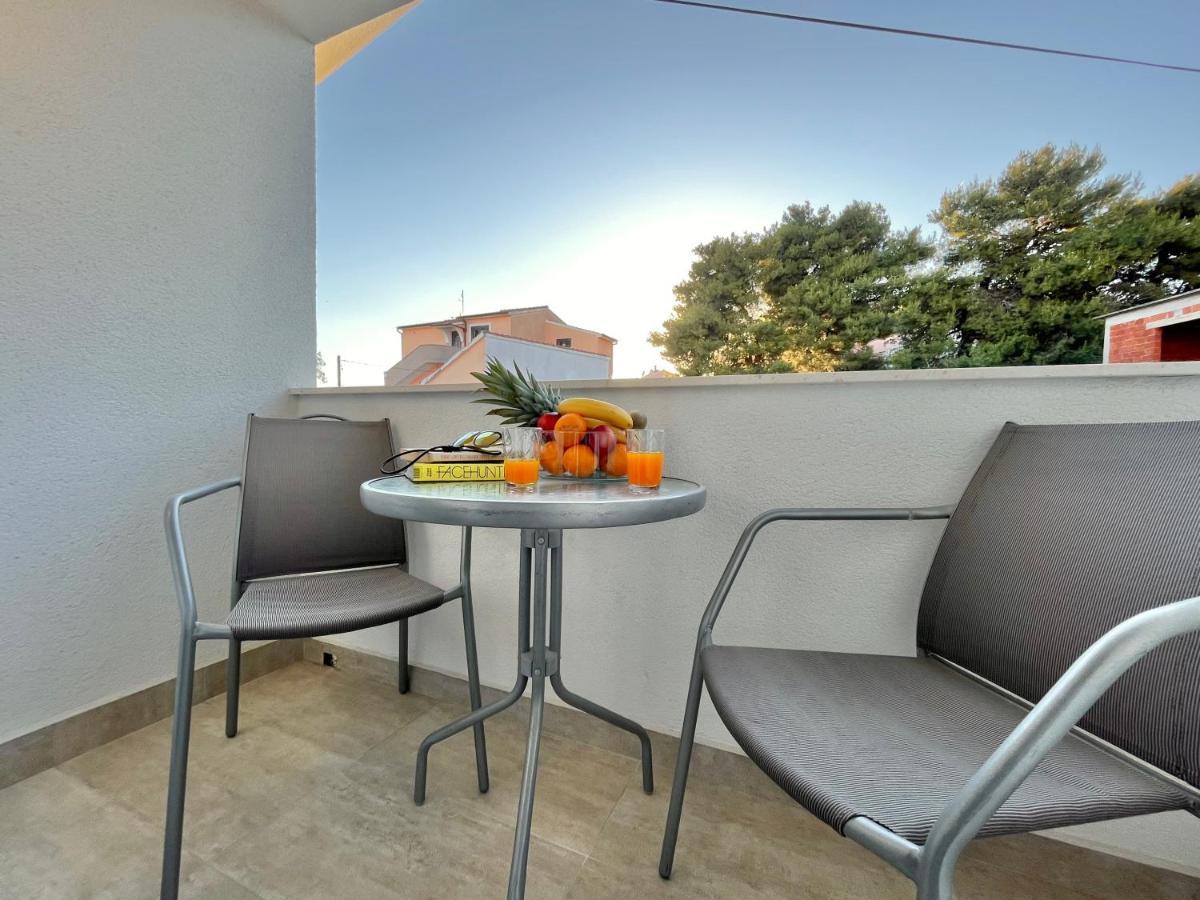 Apartments And Rooms Matesa Vodice Kültér fotó