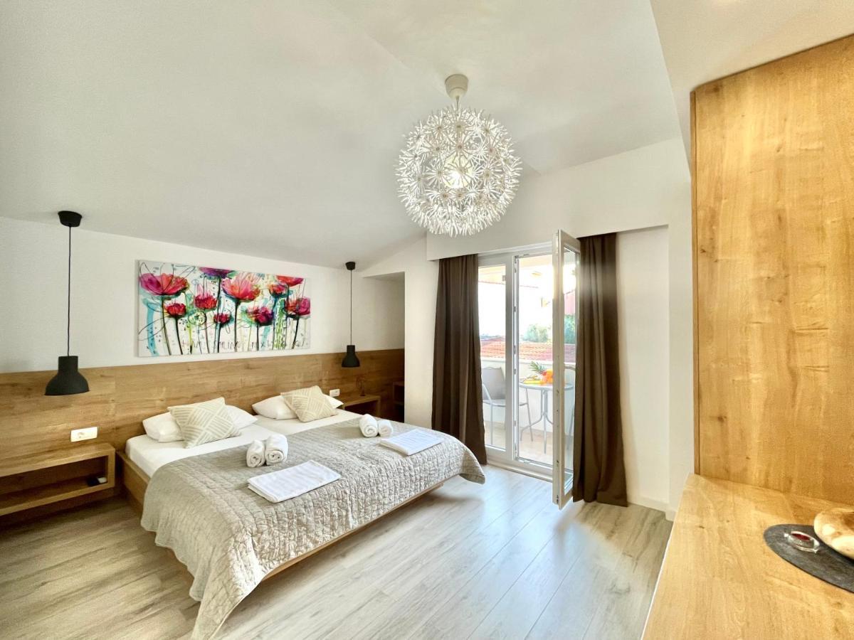 Apartments And Rooms Matesa Vodice Kültér fotó