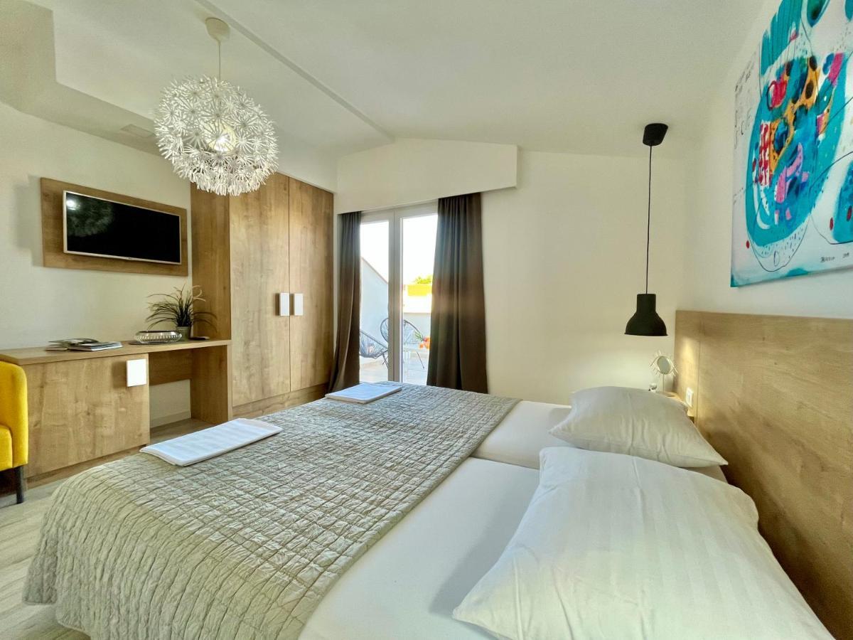 Apartments And Rooms Matesa Vodice Kültér fotó
