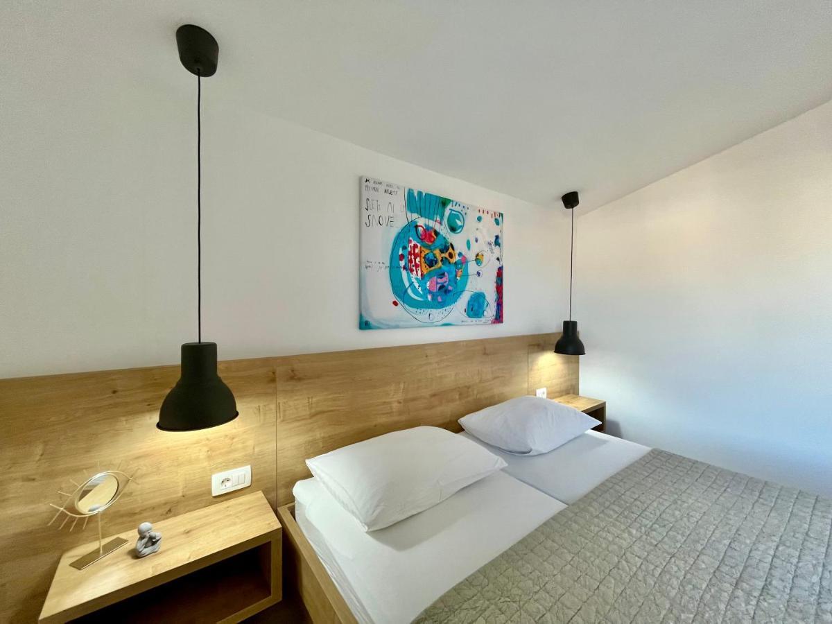 Apartments And Rooms Matesa Vodice Kültér fotó