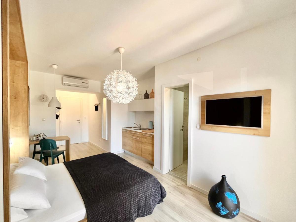 Apartments And Rooms Matesa Vodice Kültér fotó