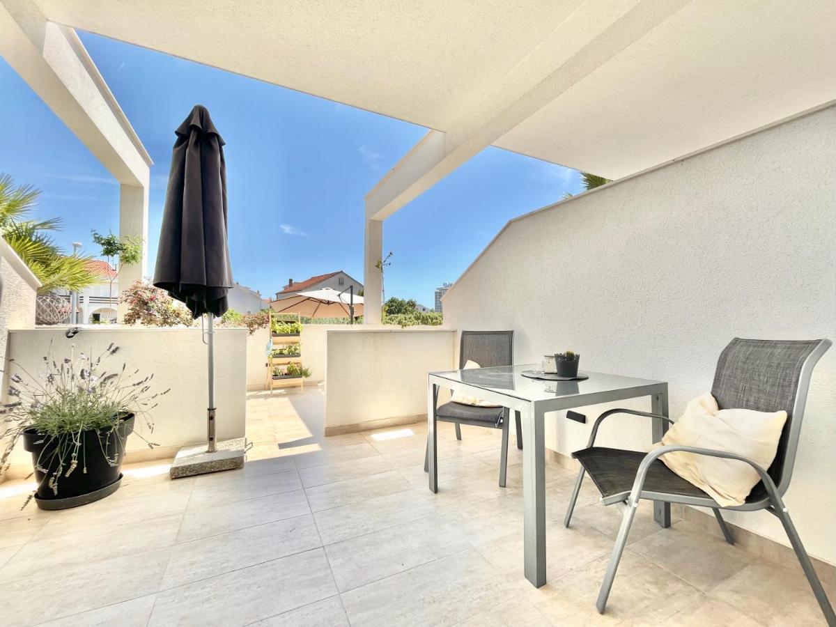 Apartments And Rooms Matesa Vodice Kültér fotó